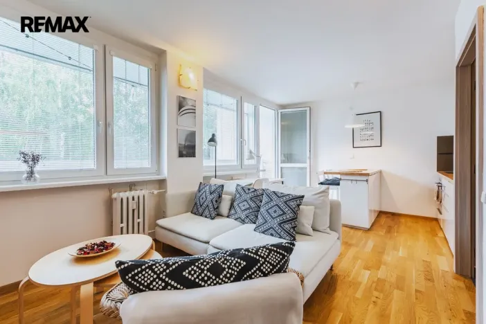Pronájem bytu 1+kk, Praha - Hostivař, Strašnická, 35 m2