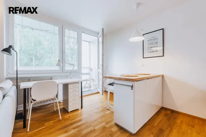 Pronájem bytu 1+kk, Praha - Hostivař, Strašnická, 35 m2