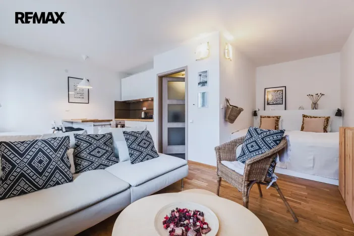 Pronájem bytu 1+kk, Praha - Hostivař, Strašnická, 35 m2