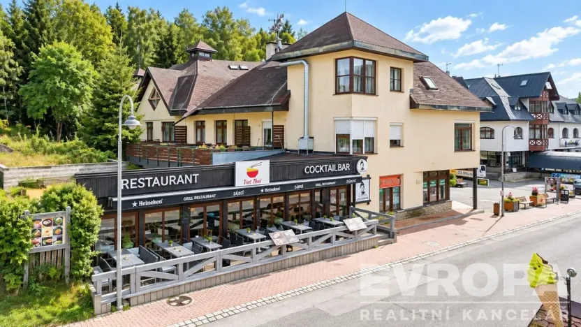 Prodej restaurace, Harrachov, 528 m2