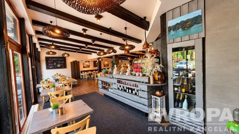 Prodej restaurace, Harrachov, 528 m2