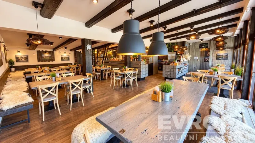 Prodej restaurace, Harrachov, 528 m2