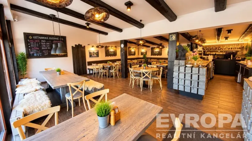 Prodej restaurace, Harrachov, 528 m2