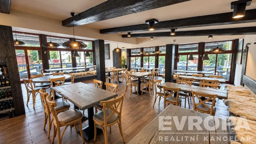 Prodej restaurace, Harrachov, 528 m2