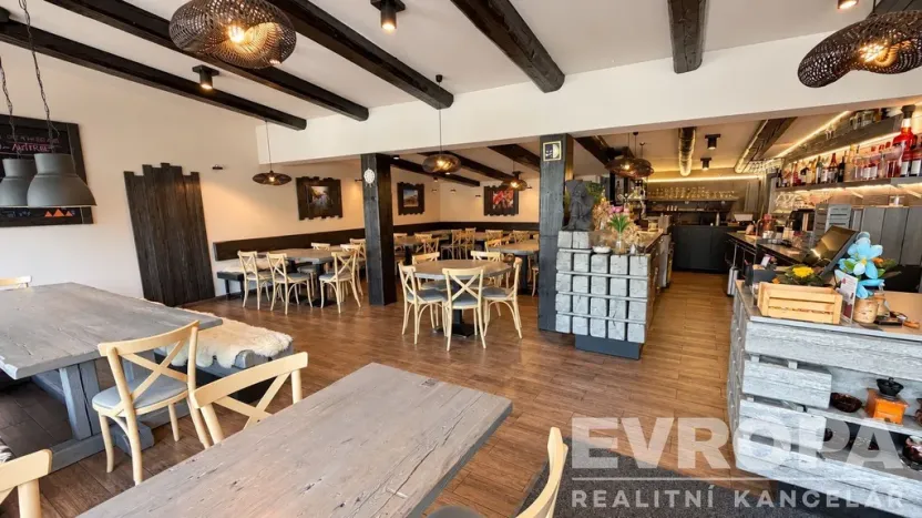 Prodej restaurace, Harrachov, 528 m2