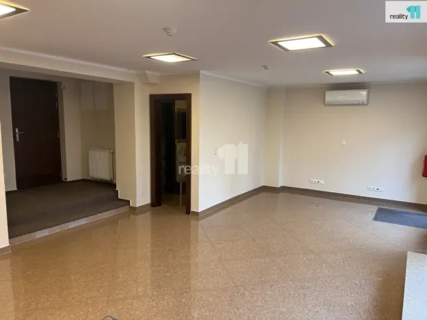 Pronájem obchodního prostoru, Karlovy Vary - Dvory, Chebská, 42 m2