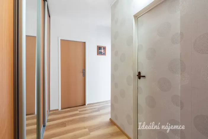 Pronájem bytu 2+kk, Praha - Prosek, Zárybská, 41 m2