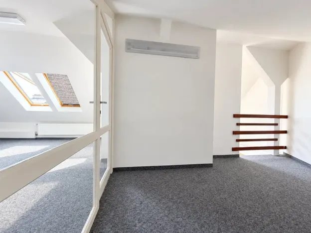 Pronájem kanceláře, Praha - Vršovice, Kodaňská, 150 m2