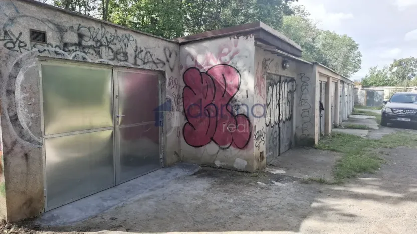 Pronájem garáže, Praha, Huťská, 15 m2