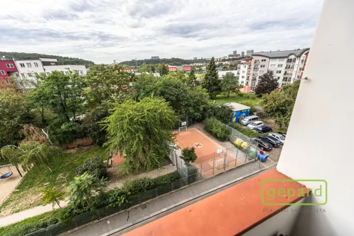 Pronájem bytu 2+kk, Praha, Oblouková, 50 m2