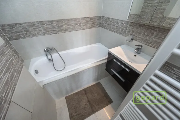 Pronájem bytu 2+kk, Praha, Oblouková, 50 m2