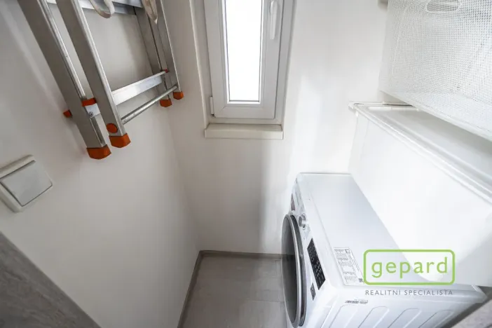 Pronájem bytu 2+kk, Praha, Oblouková, 50 m2