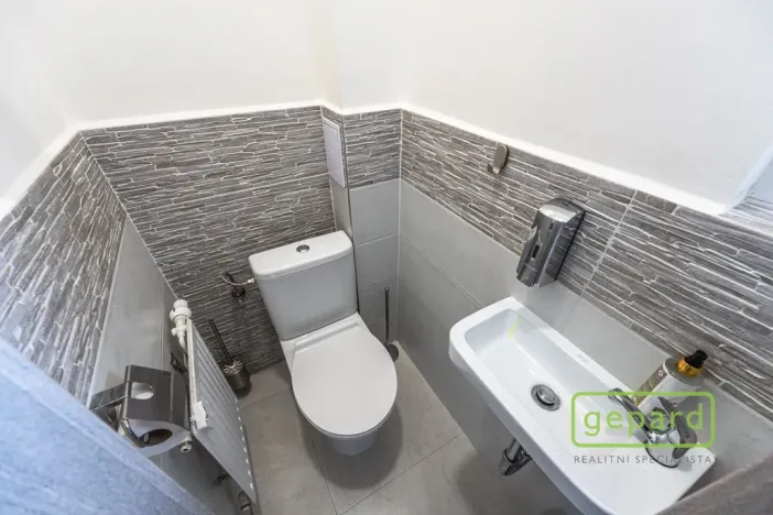 Pronájem bytu 2+kk, Praha, Oblouková, 50 m2