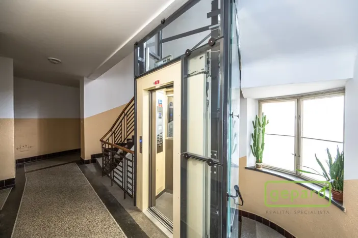 Pronájem bytu 2+kk, Praha, Oblouková, 50 m2