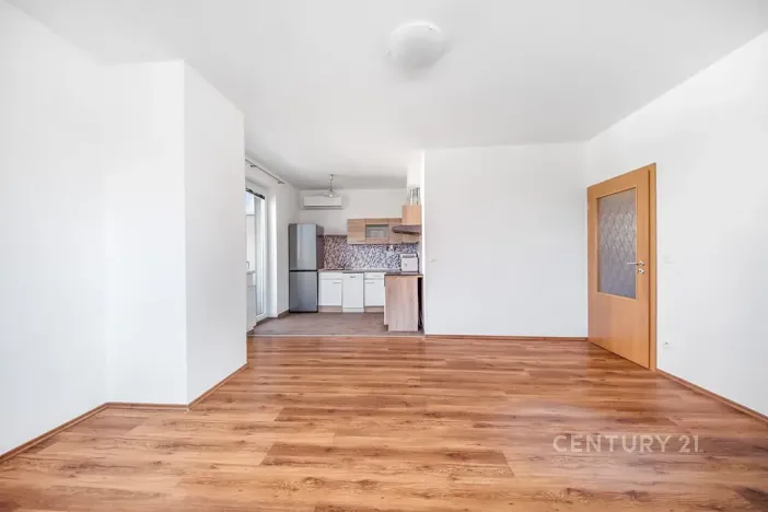 Pronájem bytu 1+kk, Praha - Kyje, Sicherova, 33 m2