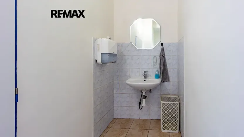 Pronájem kanceláře, Česká Lípa, Děčínská, 350 m2