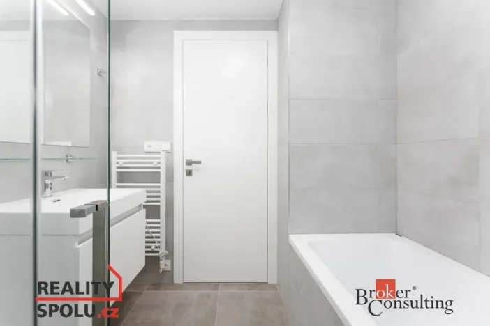 Pronájem bytu 4+kk, Hradec Králové - Nový Hradec Králové, Buková, 149 m2