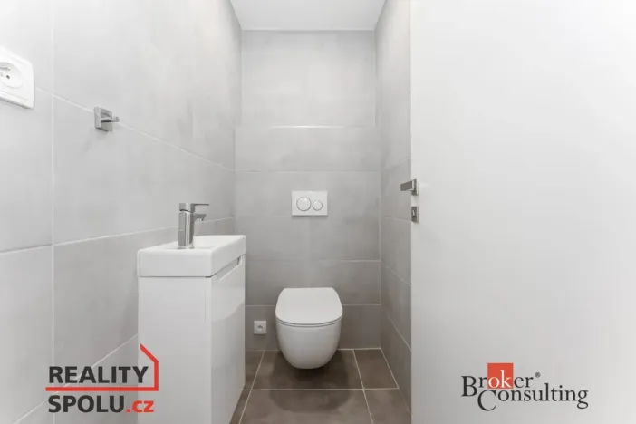Pronájem bytu 4+kk, Hradec Králové - Nový Hradec Králové, Buková, 149 m2