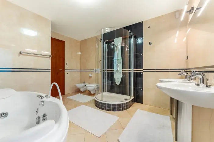 Prodej rodinného domu, Praha - Kyje, Sklenská, 200 m2