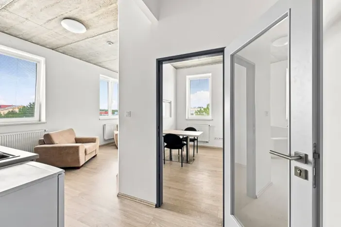 Pronájem kanceláře, Praha - Uhříněves, Bečovská, 32 m2