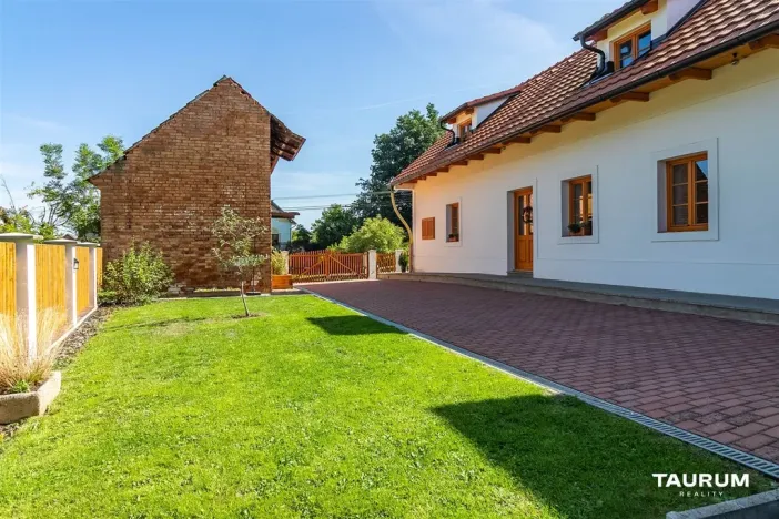 Prodej rodinného domu, Bujesily, 303 m2