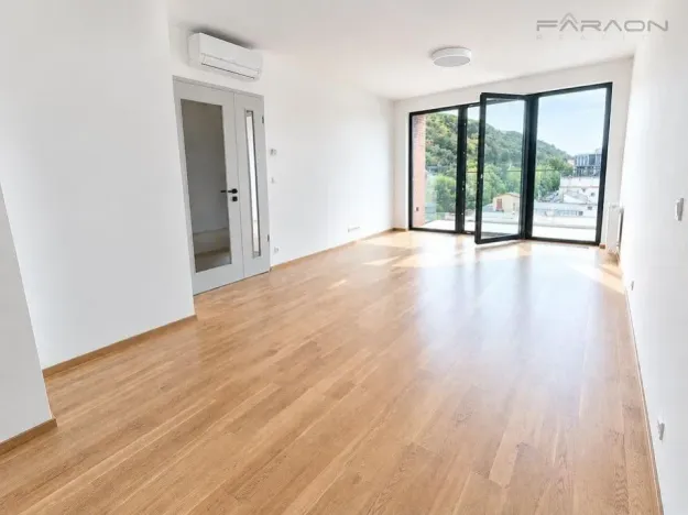 Pronájem bytu 2+kk, Praha - Karlín, Švarcova, 56 m2