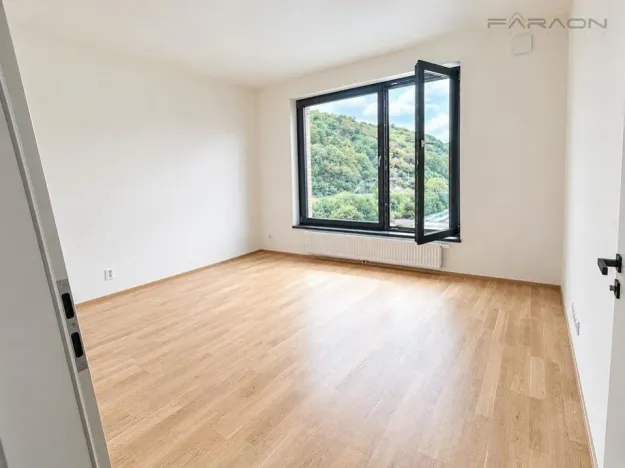 Pronájem bytu 2+kk, Praha - Karlín, Švarcova, 56 m2