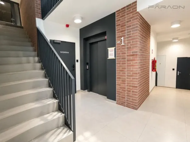 Pronájem bytu 2+kk, Praha - Karlín, Švarcova, 56 m2