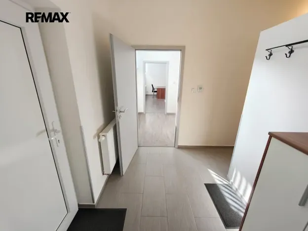 Pronájem kanceláře, Praha - Malešice, 65 m2