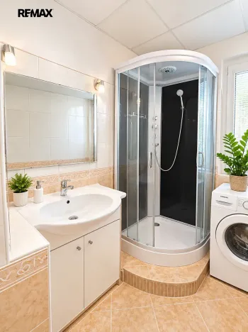 Prodej bytu 2+1, Karlovy Vary, Brigádníků, 54 m2