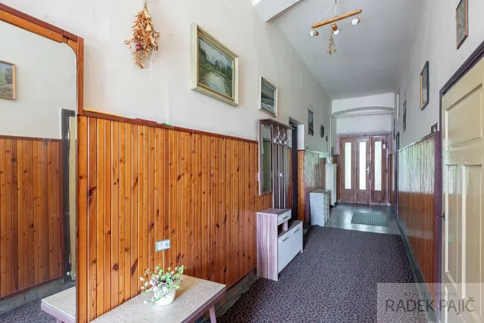 Prodej rodinného domu, Dobrovice, Palackého náměstí, 218 m2