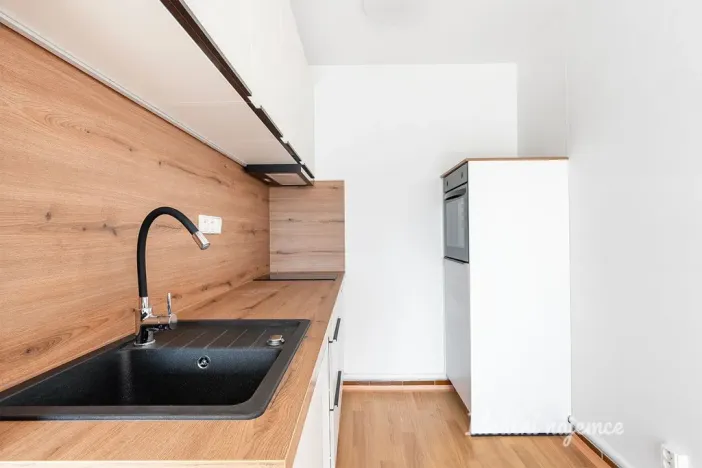 Pronájem bytu 2+kk, Praha, Ohradní, 42 m2