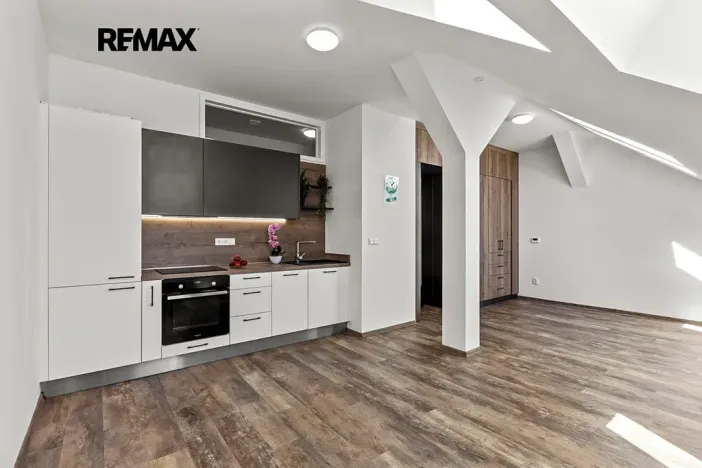 Prodej bytu 1+kk, Pardubice, Železničního pluku, 43 m2