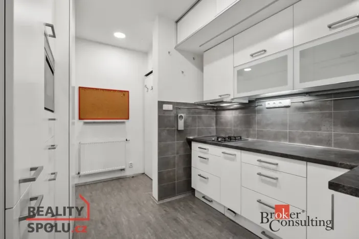 Prodej bytu 2+1, Praha - Bubeneč, V. P. Čkalova, 51 m2