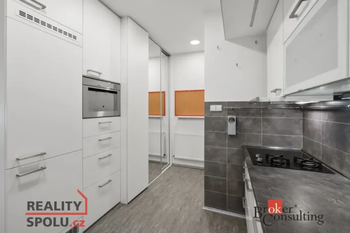Prodej bytu 2+1, Praha - Bubeneč, V. P. Čkalova, 51 m2