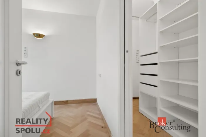 Prodej bytu 2+1, Praha - Bubeneč, V. P. Čkalova, 51 m2