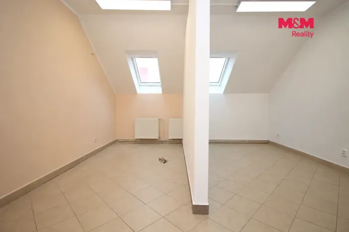 Pronájem obchodního prostoru, Chlumec nad Cidlinou - Chlumec nad Cidlinou IV, Kozelkova, 24 m2