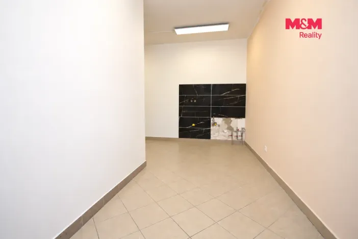 Pronájem obchodního prostoru, Chlumec nad Cidlinou - Chlumec nad Cidlinou IV, Kozelkova, 24 m2