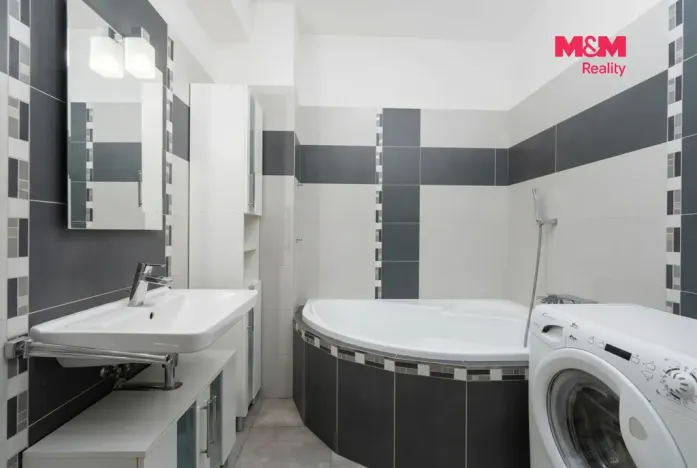 Prodej bytu 3+kk, Včelná, Dolní, 63 m2