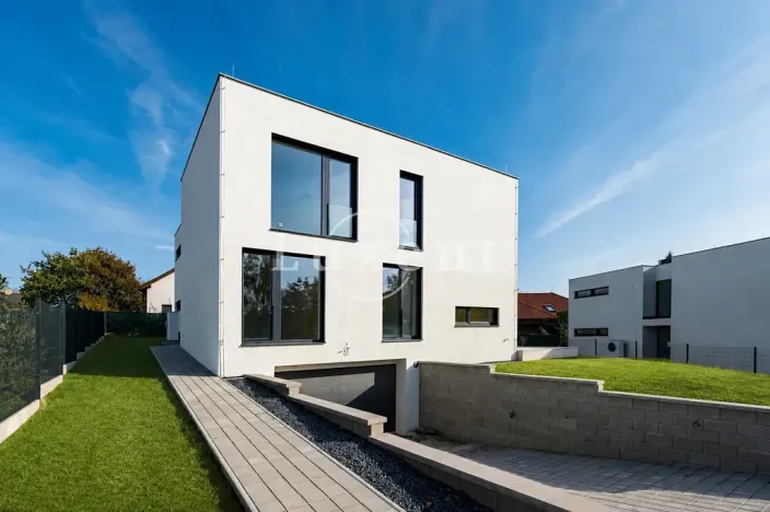 Prodej rodinného domu, Velké Popovice, Malostranská, 350 m2
