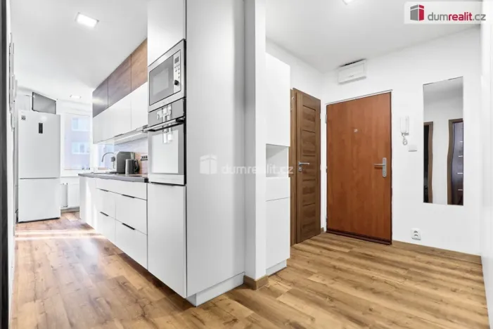 Prodej bytu 3+1, Karlovy Vary - Bohatice, Ostrovská, 76 m2