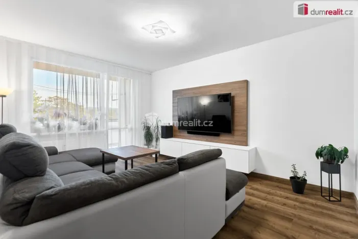 Prodej bytu 3+1, Karlovy Vary - Bohatice, Ostrovská, 76 m2