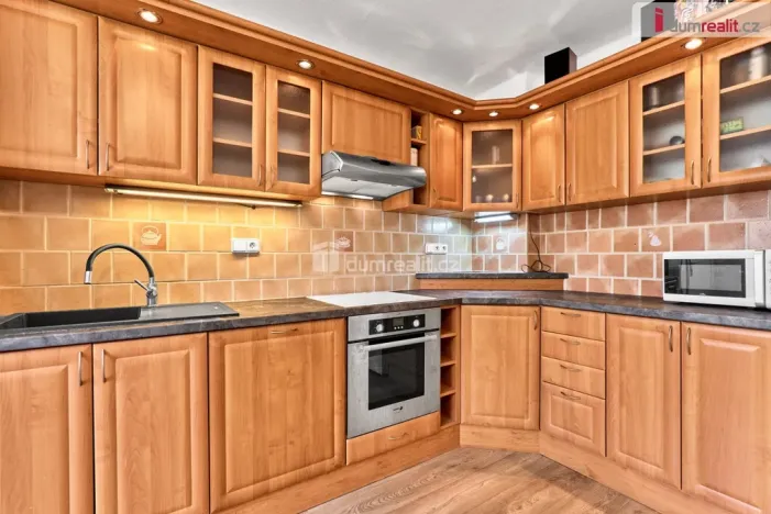 Prodej bytu 5+1, Ostrov, Lipová, 125 m2