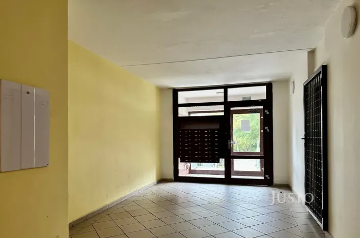 Pronájem bytu 1+kk, Praha - Modřany, Jordana Jovkova, 29 m2