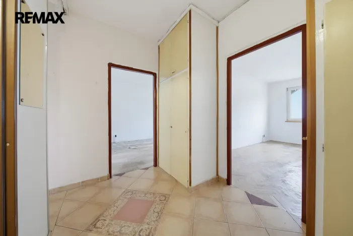 Prodej bytu 3+1, Karlovy Vary, Krymská, 71 m2