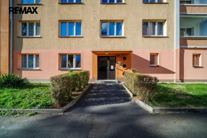 Prodej bytu 3+1, Karlovy Vary, Krymská, 71 m2