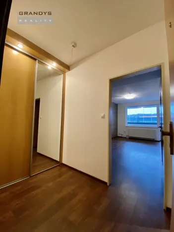 Pronájem bytu 1+kk, Praha - Vysočany, Poděbradská, 43 m2