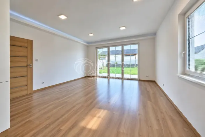 Pronájem rodinného domu, Postřižín, Na Stráni, 80 m2