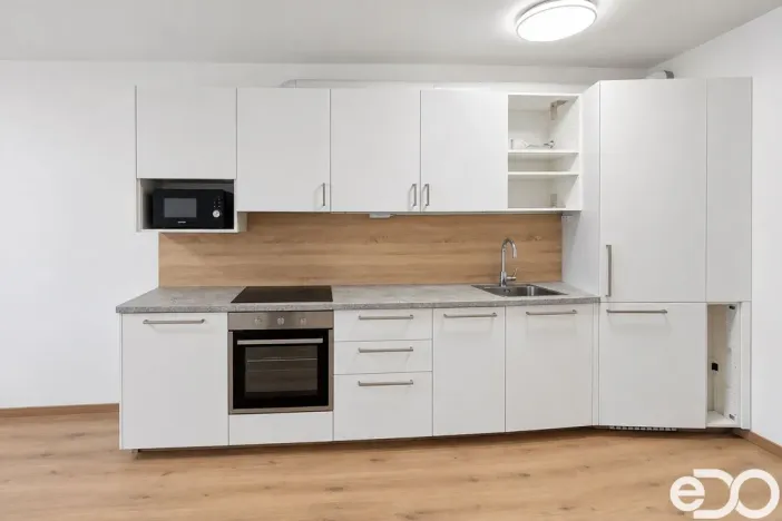 Pronájem bytu 1+kk, Praha, Choceradská, 41 m2