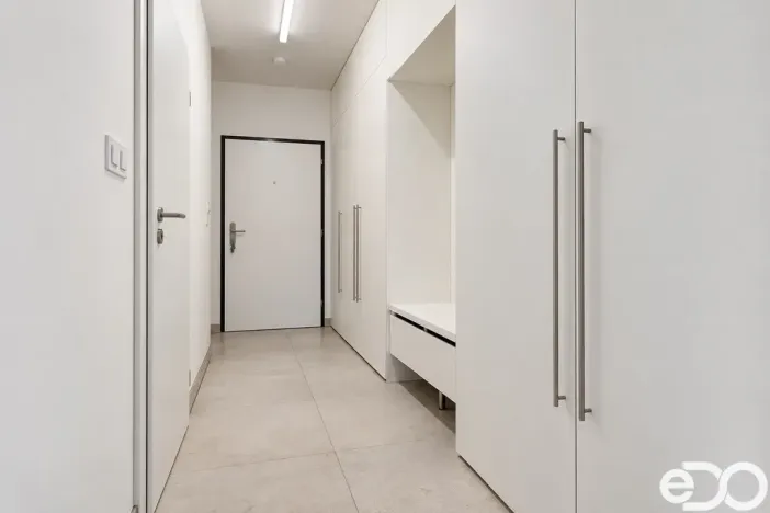 Pronájem bytu 1+kk, Praha, Choceradská, 41 m2